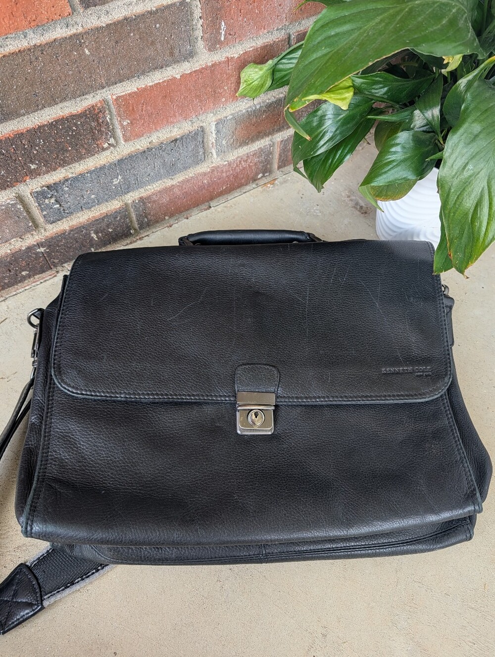 Vintage Y2K Kenneth Cole Pebble Leather Messenger Briefcase Crossbody, Black